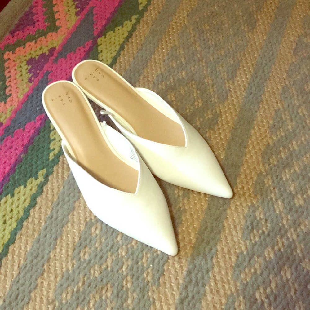 NWOT Kitten heel mules